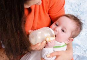 Laktasemangel bei Säuglingen: Symptome und Behandlung, Ernährung
