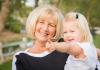 Comment communiquer correctement avec les grands-parents Communauté de femmes actives, positives et modernes